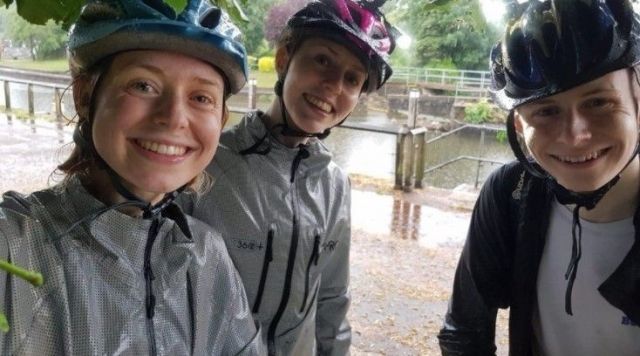 Общество: Велосипедисты в Британии запечатлели момент, когда в них ударила молния (ФОТО)