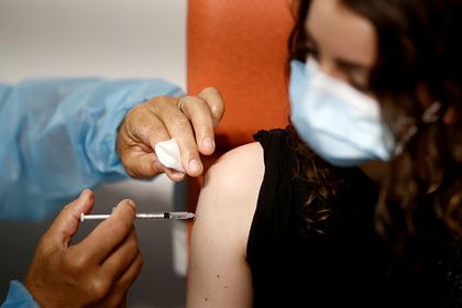 Общество: Великобритания отказалась от массовой вакцинации детей и подростков