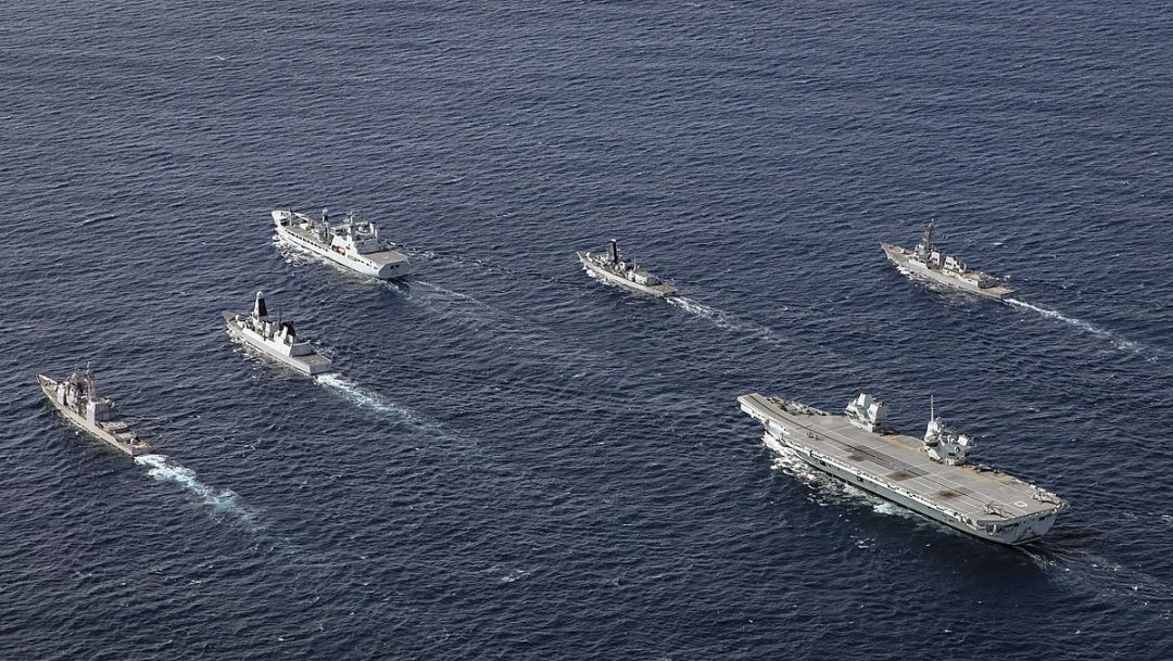 Нас не запугать: Британия заявила, что её военные корабли войдут в Южно-Китайское море, несмотря на реакцию КНР