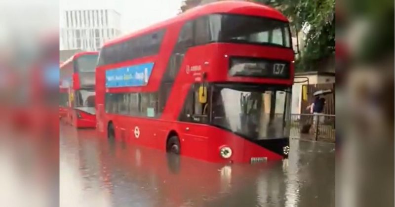 Общество: Лондон затопило після сильної зливи — відео