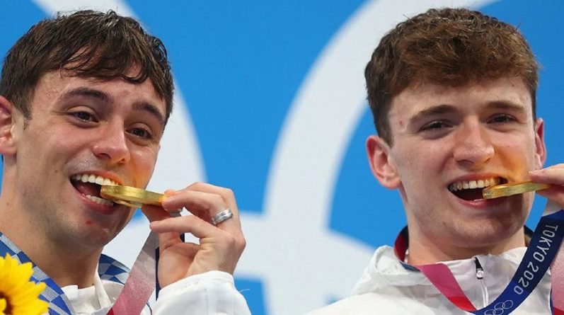 Общество: Британцы Томас Дейли и Мэттью Ли выиграли Олимпиаду в синхронных прыжках в воду