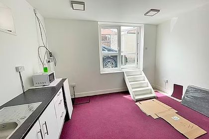 Общество: В Лондоне нашли квартиру с входом через окно