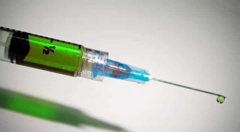 Общество: Великобритания и Германия начнут вводить третью дозу вакцины от коронавируса и мира