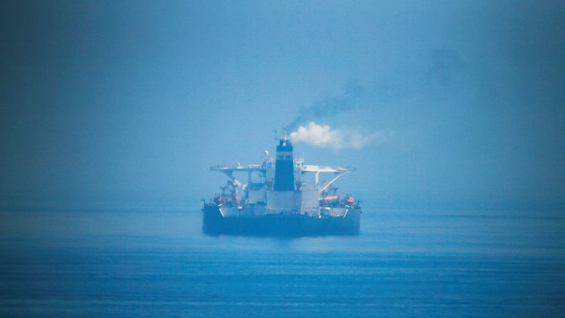 Общество: В Британии сообщили о возможном захвате танкера у берегов ОАЭ