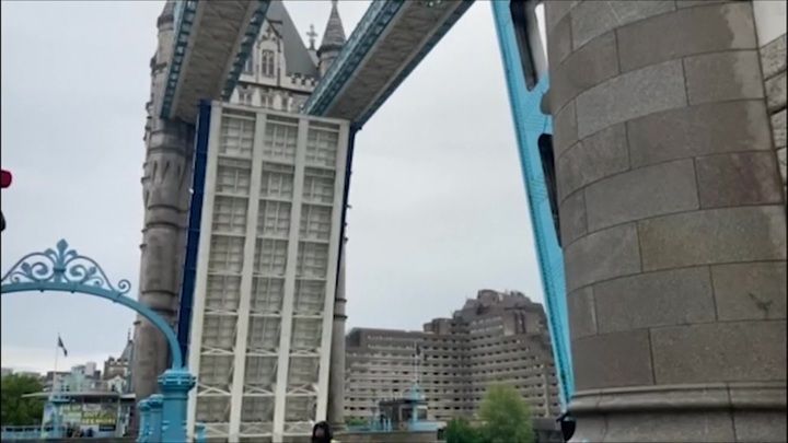 Общество: Новости на "России 24". Ремонт Тауэрского моста в Лондоне продолжается уже сутки