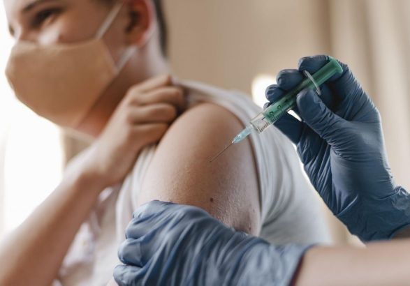 Общество: В Англии начинают вакцинацию подростков