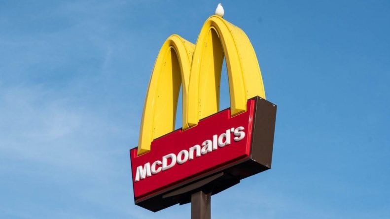 Общество: Британцы лишились коктейлей в McDonald's из-за нехватки водителей