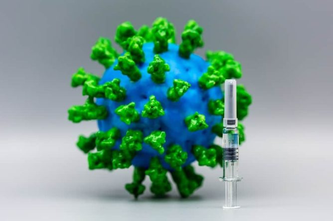 Общество: Ученые из Великобритании: Дельта-штамм коронавируса в разы повышает риск госпитализации и мира
