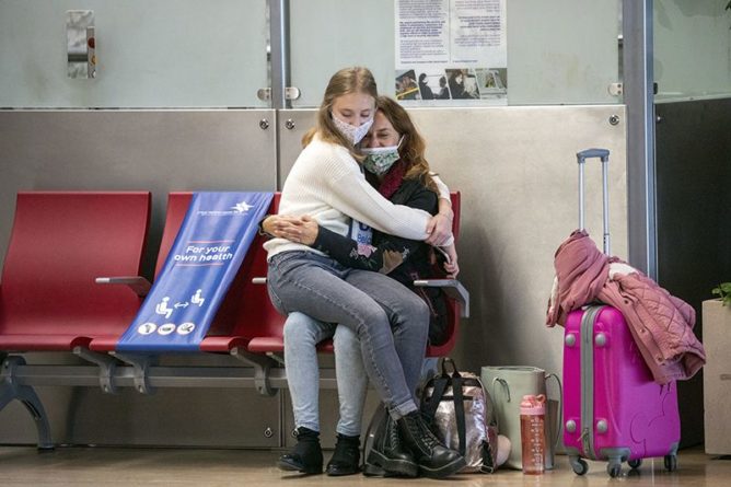 Общество: Власти отменили самоизоляцию для прибывающих из Великобритании
