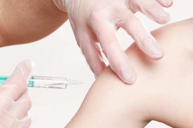 Общество: В Британии обнаружили, что вакцинация защищает от длительного COVID