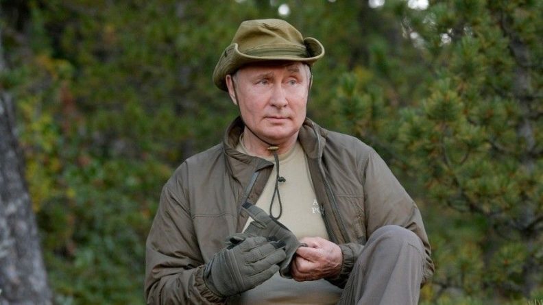 Общество: Британцы сравнили экстремальный отдых Путина в тайге с развлечениями Байдена