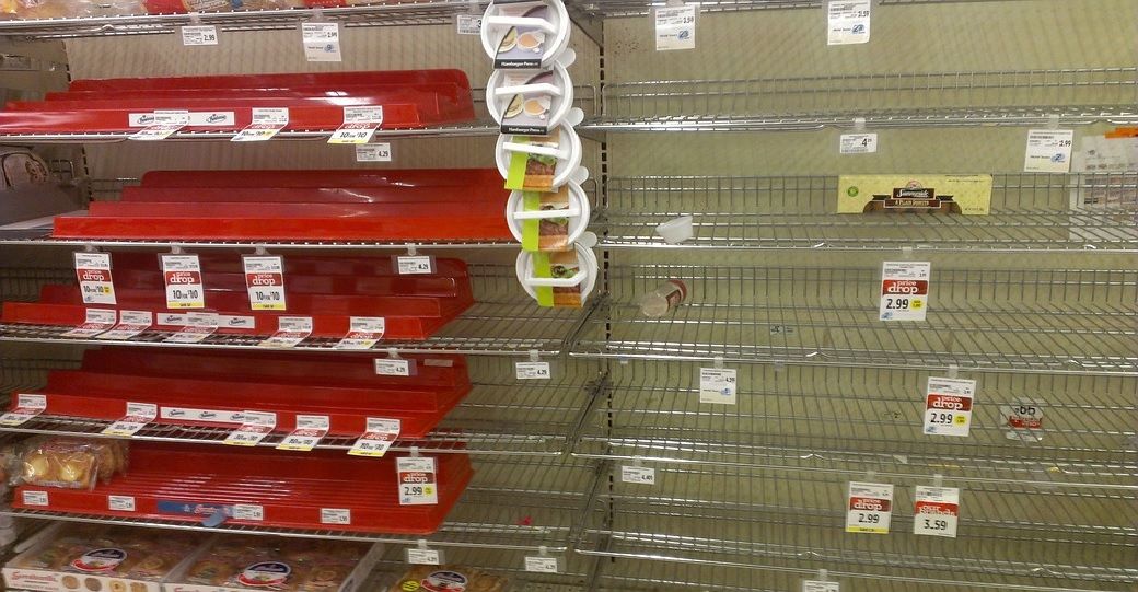В супермаркетах Великобритании покупатели опустошили полки