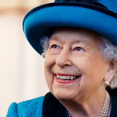 Общество: Королева Великобритании Елизавета II решила полностью отказаться от спиртного