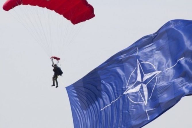Общество: Жители Великобритании попросили НАТО не злить Россию