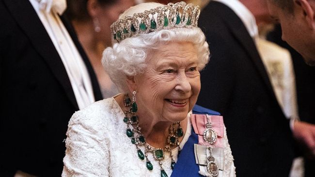 Общество: Королева Великобритании провела ночь в больнице, но чувствует себя хорошо