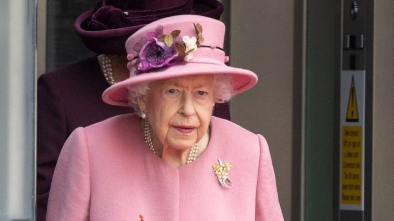 Общество: Королева Великобритании Елизавета II оказалась в больнице