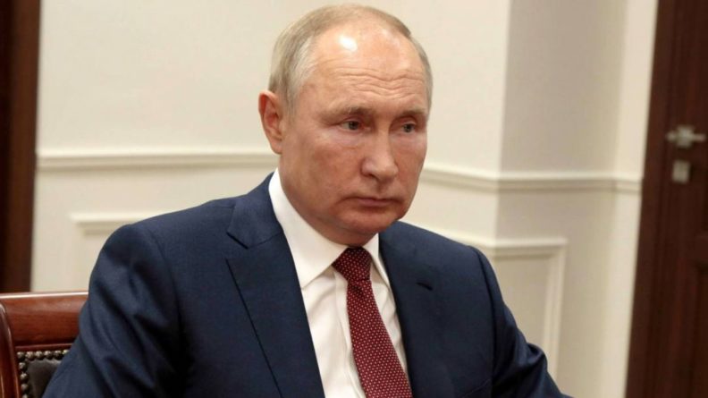 Общество: Путин и Джонсон подтвердили необходимость наладить взаимодействие Москвы и Лондона