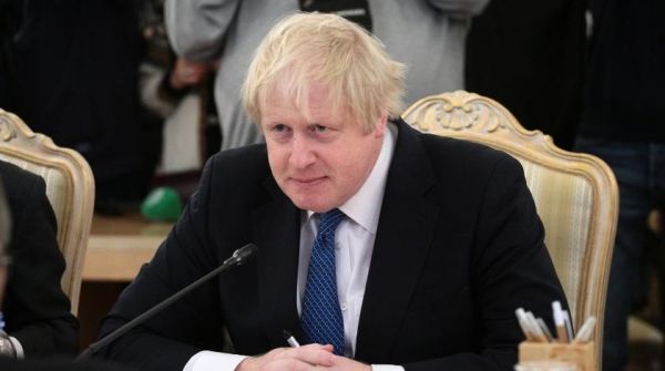 Общество: Премьер-министр Британии заявил о желании почаще звонить Путину – источник