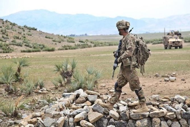 Общество: Министр обороны Великобритании рассказал о сделке талибов с США