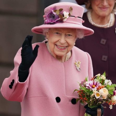 Общество: Британцы просят принца Гарри вернуться из США на фоне слухов о здоровье Елизаветы II