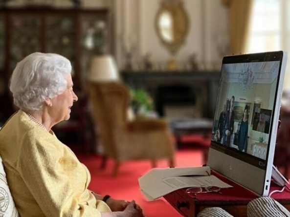 Общество: Врачи рекомендовали королеве Великобритании продолжить "отдых" на две недели