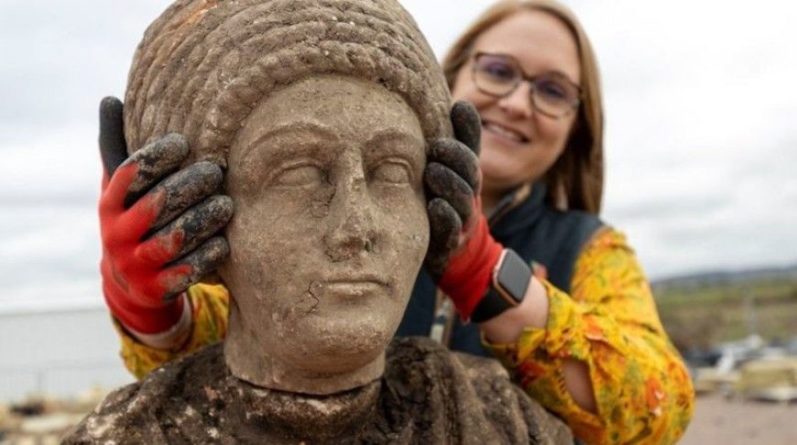 Общество: В Британии обнаружили уникальные древнеримские статуи