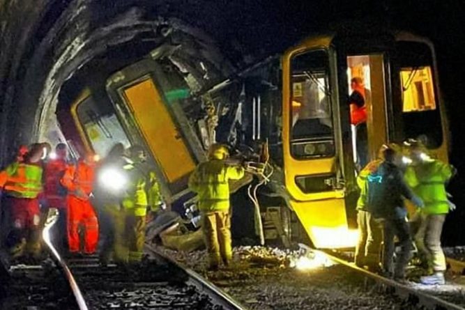 Общество: Столкновение поездов под Солсбери обошлось без жертв