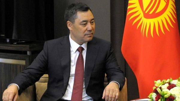 Общество: Президент Киргизии пересел на частный самолет после отказа Великобритании в посадке