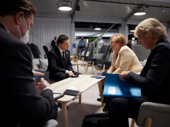 Общество: Зеленский в Великобритании поговорил с Меркель о ситуации на Донбассе
