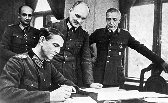 Общество: Почему Гитлер вторгся в СССР вместо Англии: новые документы из архивов России (Die Welt)