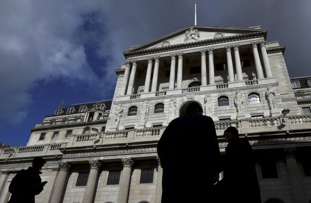 Общество: Неожиданность для инвесторов: Банк Англии сохранил базовую ставку