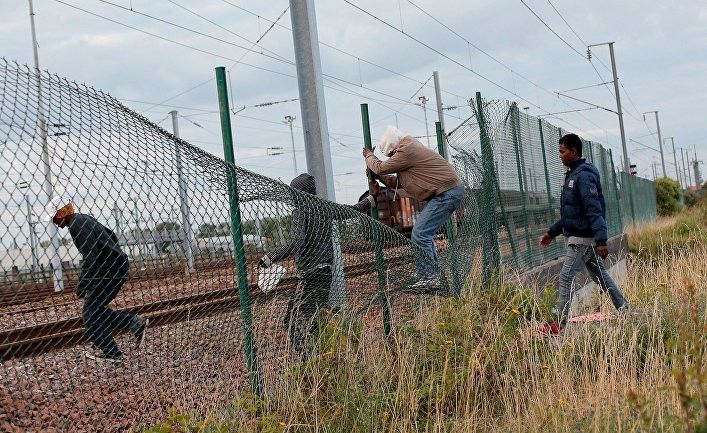 Общество: Британские читатели: белорусская миграция в Польшу — детский лепет по сравнению с французской в Британию (The Telegraph)