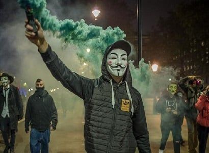 Общество: В Лондоне задержали 12 участников Марша миллиона масок
