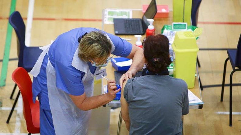 Общество: Великобритания введет обязательную вакцинацию медперсонала от коронавируса