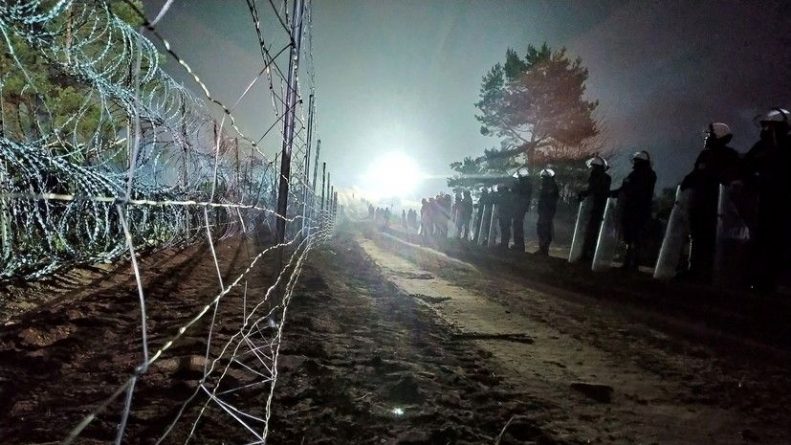 Общество: Военные Британии помогут укрепить заграждение на польско-белорусской границе