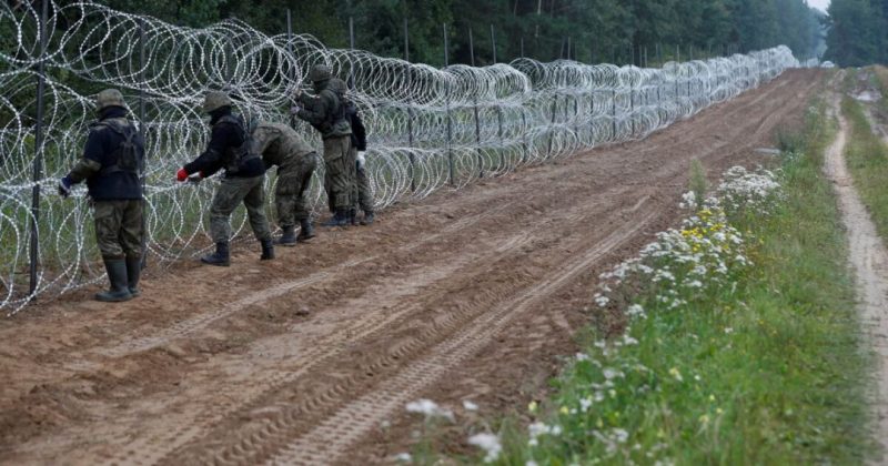 Общество: На фоне миграционного кризиса: Британия направит группу военных к белорусско-польской границе