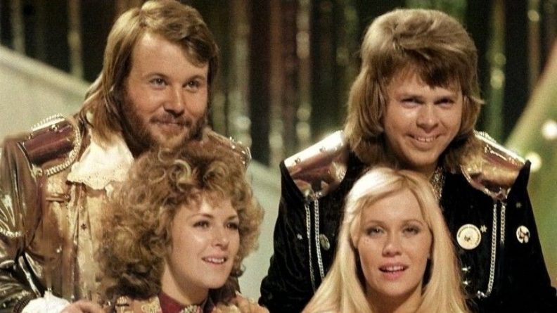 Общество: Новый альбом Voyagе группы ABBA занял первую строчку хит-парада Британии