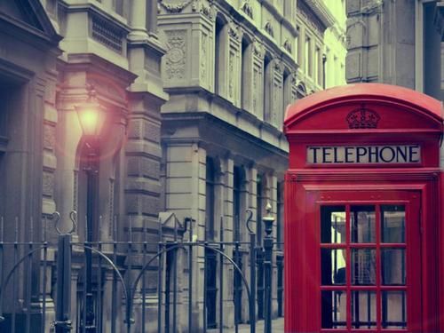 Общество: В Великобритании решили сохранить телефонные будки