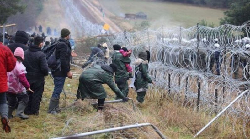 Общество: Британия поможет укрепить польскую границу с Беларусью