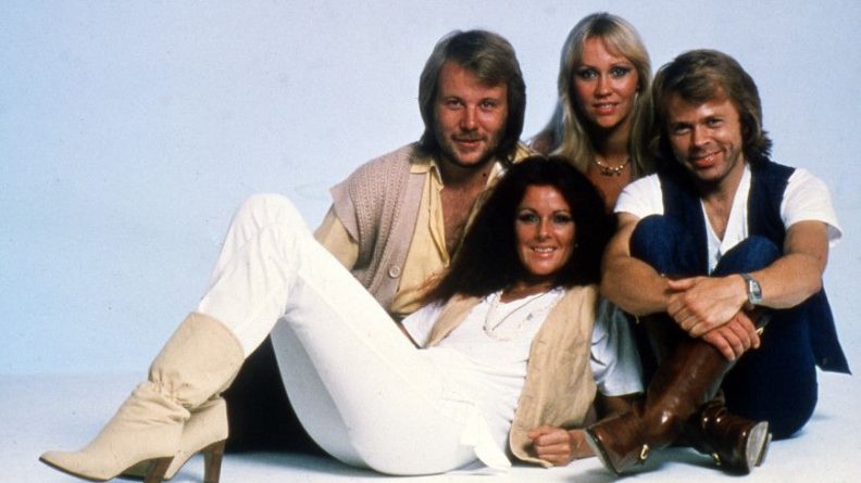 Общество: Первый за 40 лет альбом ABBA возглавил хит-парад Великобритании