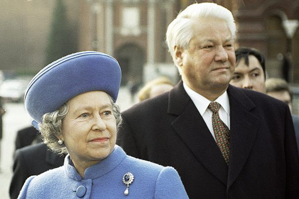 Общество: «Поцелуй Ельцина»: чем президент России шокировал королеву Англии - Русская семерка