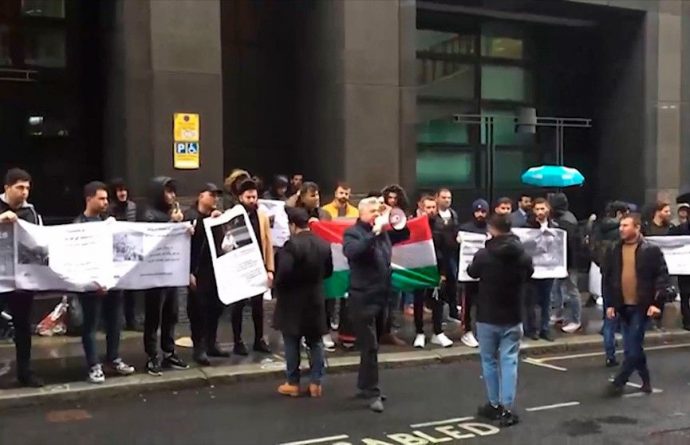 Общество: Перед посольством Польши в Лондоне прошла массовая акция в поддержку беженцев