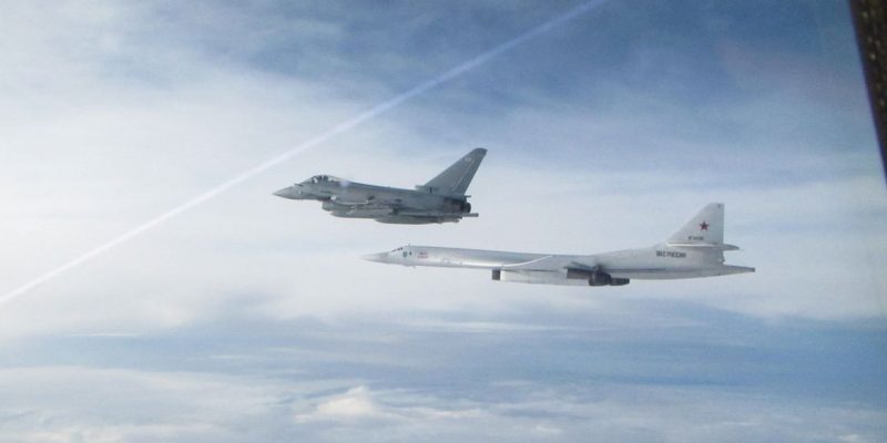 Общество: Российские ракетоносцы Ту-160 «Белый лебедь» пересекли границу зоны особого внимания Британии в Северном море (видео)