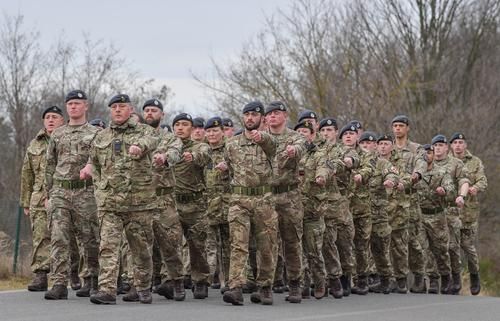 Общество: Avia.pro: Великобритания могла перебросить на Украину первую группу своих десантников на прибывшем в Киев самолете
