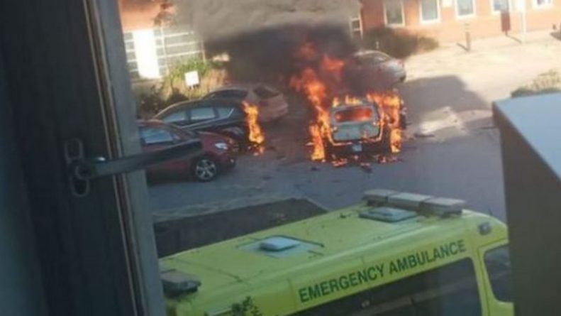 Общество: Взрыв автомобиля в Ливерпуле признан терактом. В Великобритании повышен уровень террористической угрозы