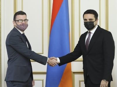 Общество: Председатель НС Армении принял посла Соединенного Королевства Великобритании