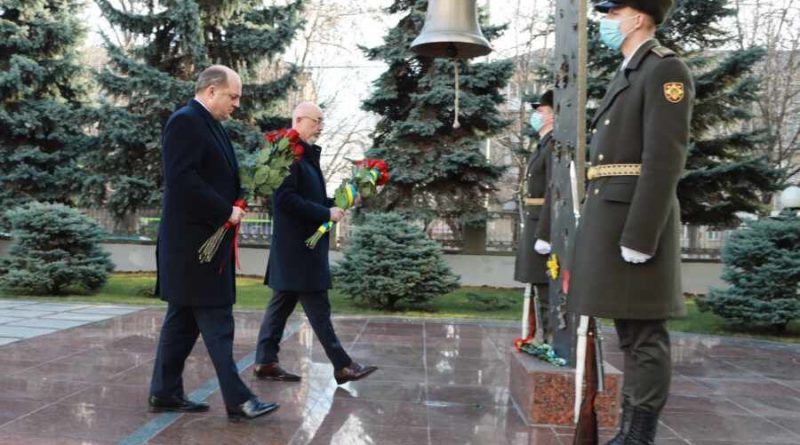 Общество: На Украину прибыл госсекретарь по вопросам обороны Британии